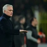 Mourinho_dan_Galatasaray_a_kart_gondermesi_ve_derb_1739737205