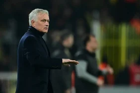 Mourinho_dan_Galatasaray_a_kart_gondermesi_ve_derb_1739737205