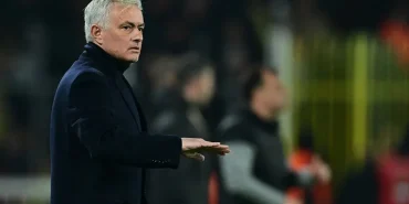 Mourinho_dan_Galatasaray_a_kart_gondermesi_ve_derb_1739737205